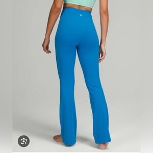 Lululemon Groove Super High Rise Flare in Poolside